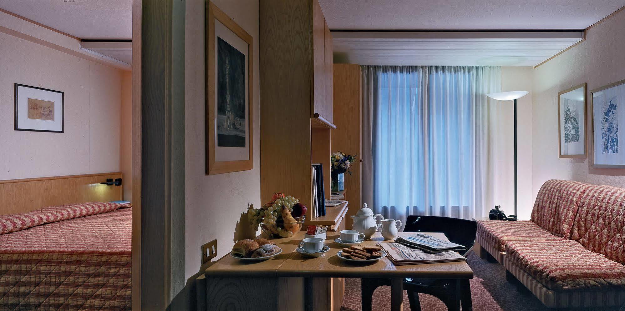 Hotel Les Jumeaux Courmayeur Zimmer foto